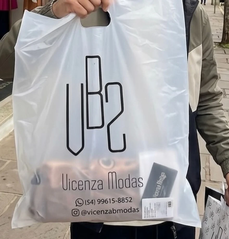 Sacola da Vicenza Modas, com o contato da loja impresso